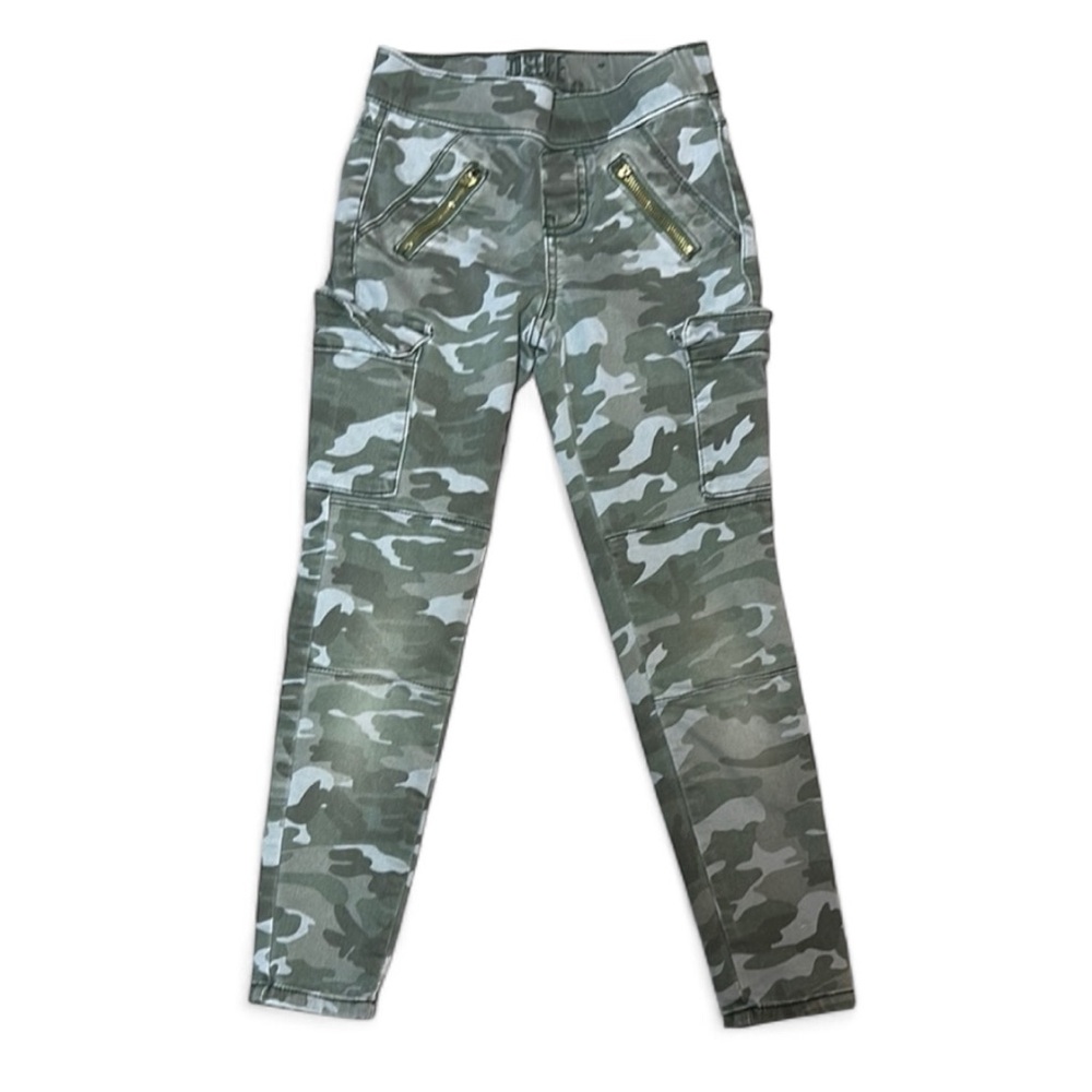 Justice Girl’s 7 Green Camouflage Cargo Pants with Gold Zippers